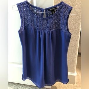 White House black market blue sleeveless top